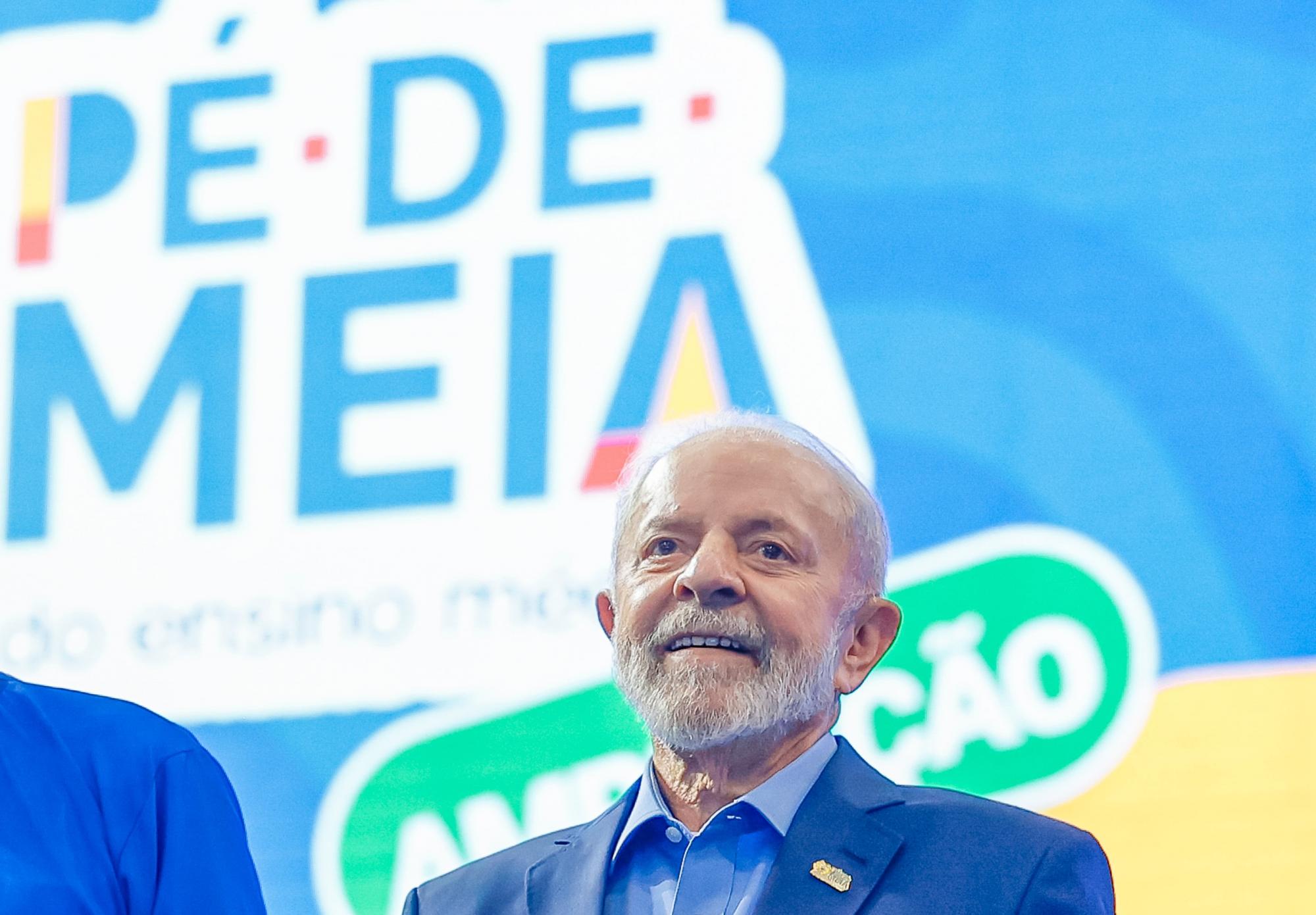 TCU libera Lula de devolver relógio de R$ 60 mil, e decisão também favorece Bolsonaro TCU libera Lula de devolver relógio de R$ 60 mil, e decisão também favorece Bolsonaro