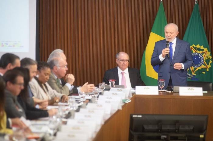 Lula decide devolver relógio de luxo após decisão do TCU Lula decide devolver relógio de luxo após decisão do TCU
