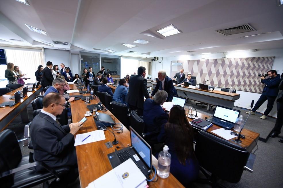 CCJ do Senado aprova proposta que pode perdoar multas de partidos CCJ do Senado aprova proposta que pode perdoar multas de partidos