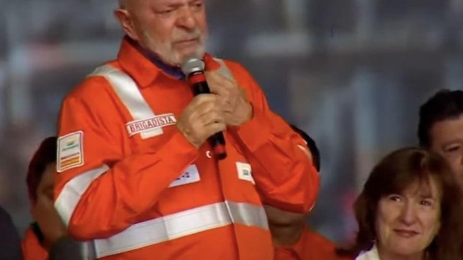 Lula chora ao falar dos 580 que ficou na prisão:  Lula chora ao falar dos 580 que ficou na prisão: