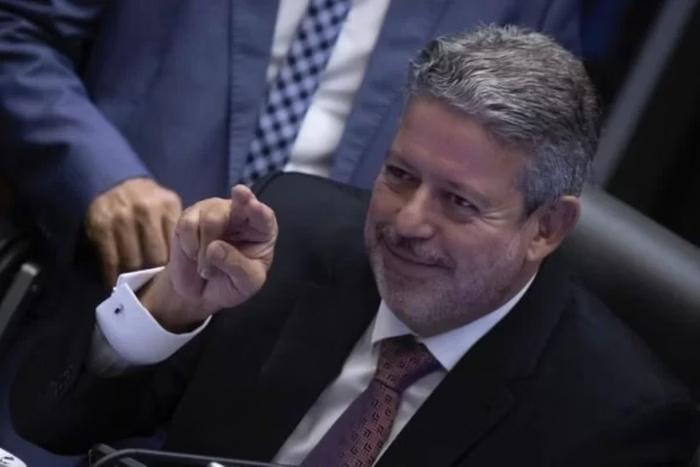 Lira tira da gaveta outra PEC que restringe poder de ministros do STF Lira tira da gaveta outra PEC que restringe poder de ministros do STF