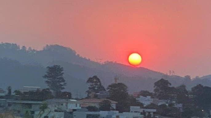 Sol nasce com coloração “diferente”