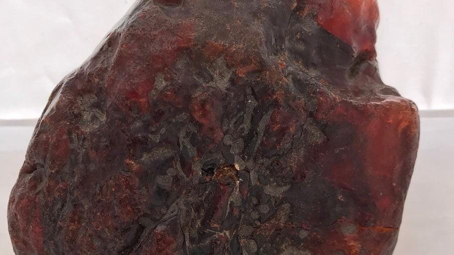 Sem saber, idosa usava pedra semipreciosa de R$ 6,4 milhões como peso de porta