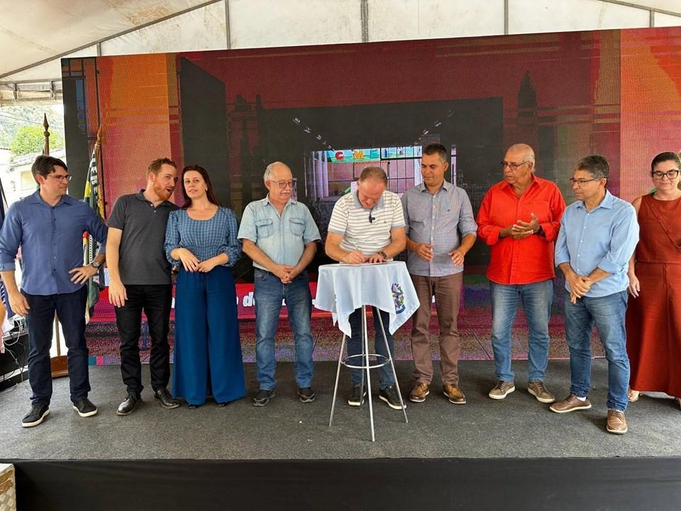 Casagrande inaugura obras e autoriza novos investimentos em Alfredo Chaves, ES Casagrande inaugura obras e autoriza novos investimentos em Alfredo Chaves, ES