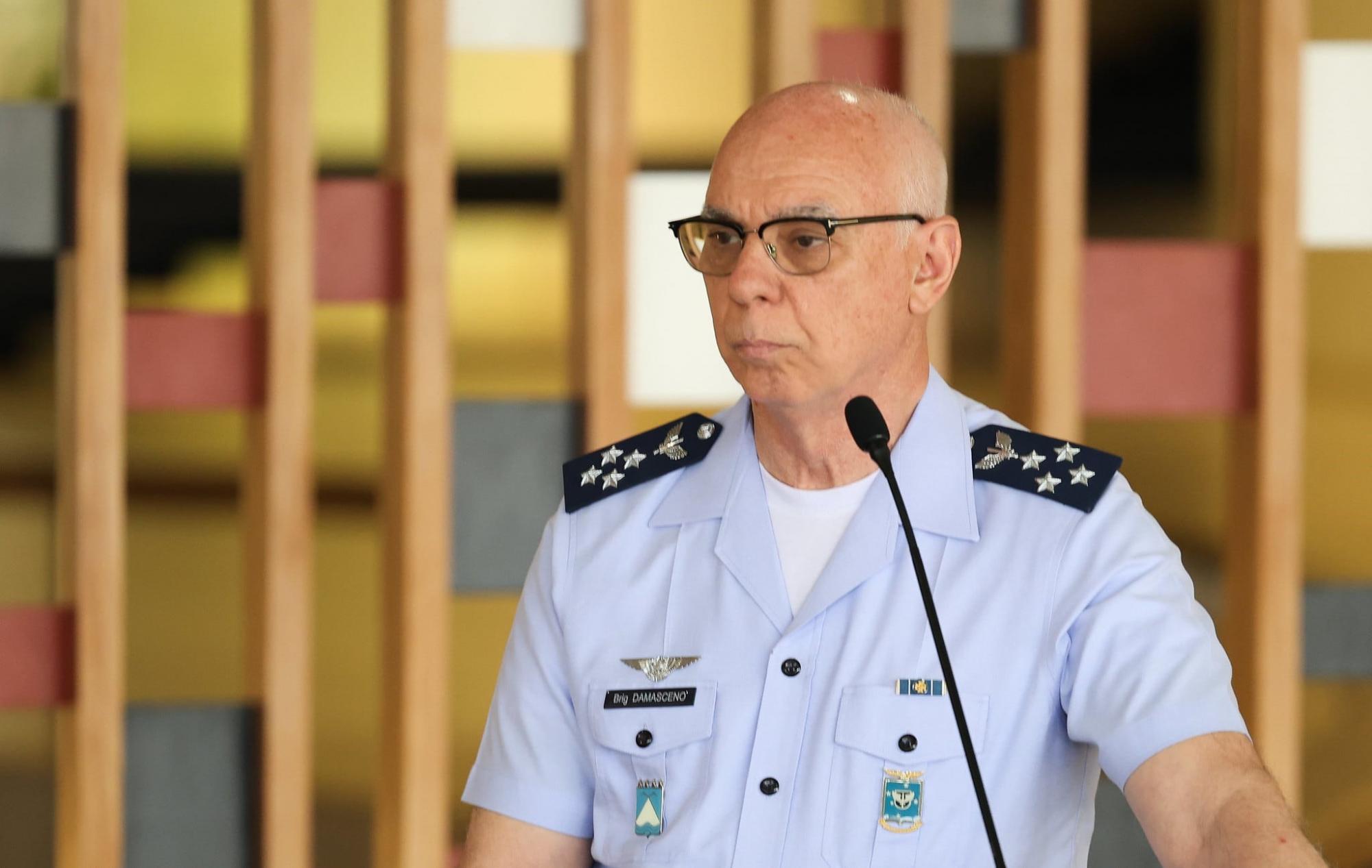 Não há indicação de que falha em avião de Lula foi causada por animal, diz comandante da FAB Não há indicação de que falha em avião de Lula foi causada por animal, diz comandante da FAB
