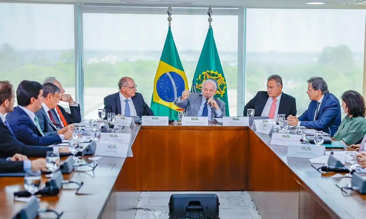 “Tem muita gente gastando o que não tem “Tem muita gente gastando o que não tem
