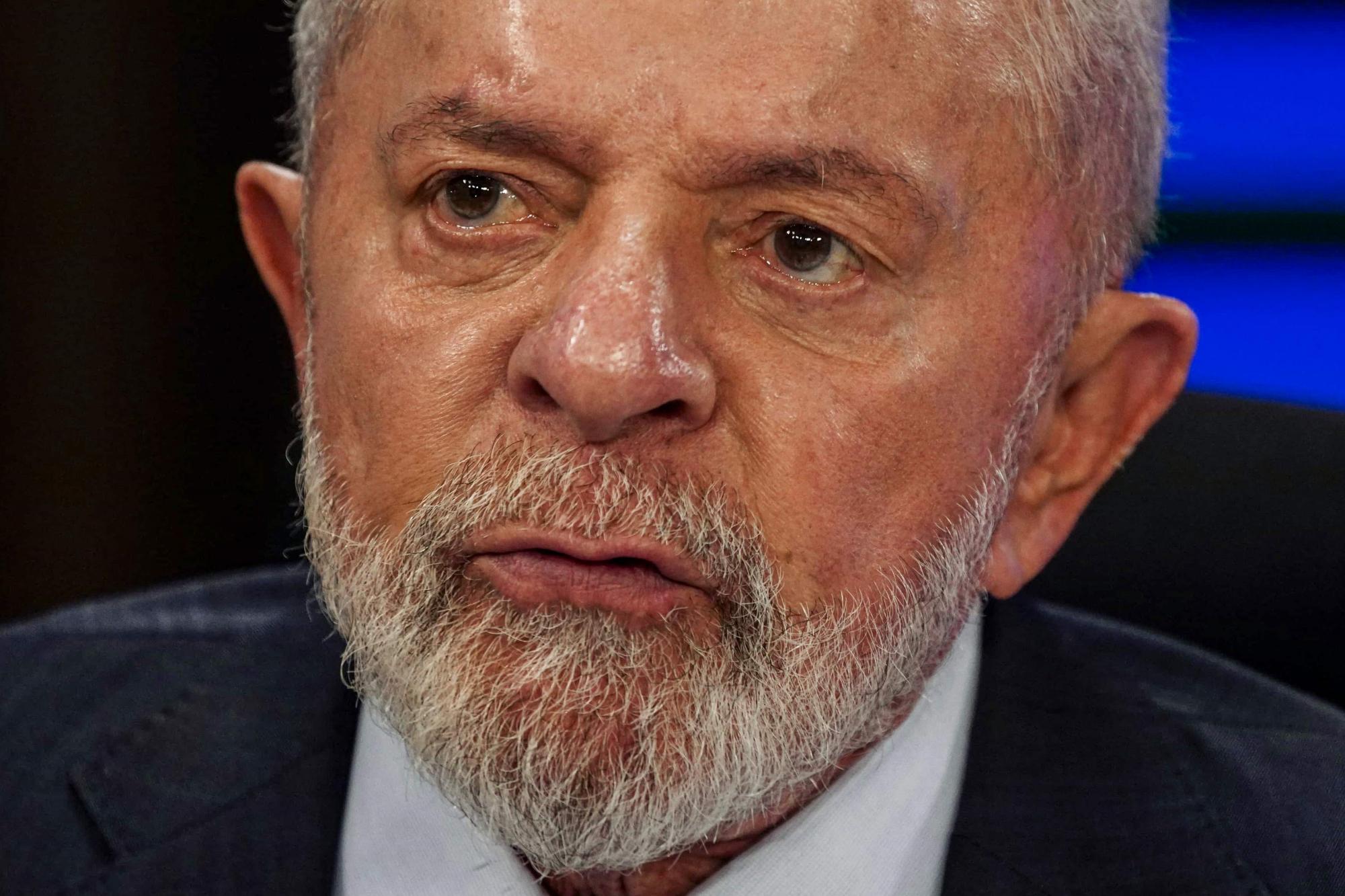 Queda de Lula em acidente foi no banheiro; presidente levou 3 pontos na cabeça Queda de Lula em acidente foi no banheiro; presidente levou 3 pontos na cabeça