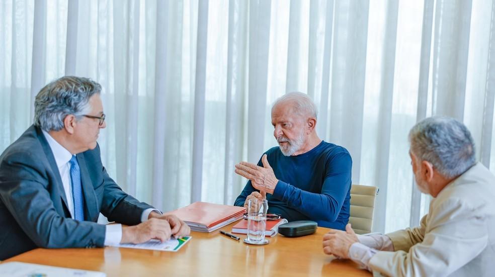 Lula diz que queda foi grave e que saberá o 'estrago da batida' em 3 ou 4 dias Lula diz que queda foi grave e que saberá o 'estrago da batida' em 3 ou 4 dias