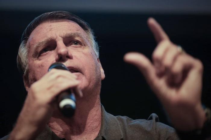 Indiciado, Bolsonaro ataca Moraes: “Faz tudo o que não diz a lei”