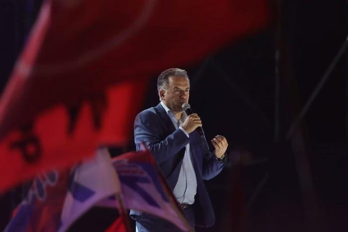 Candidato de esquerda Yamandú Orsi é eleito presidente do Uruguai