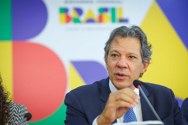 Governo pretende taxar em 10% quem ganha mais de R$ 50 mil
