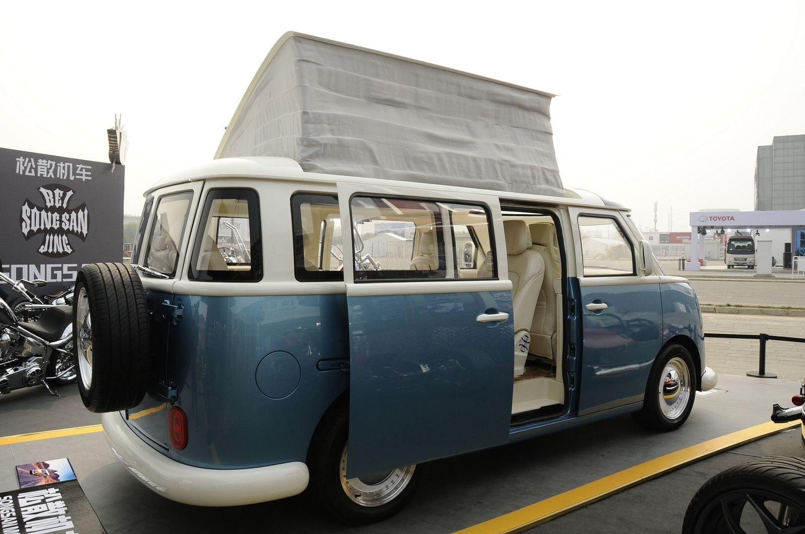Cópia da Kombi surge na China com visual bizzaro e motor híbrido