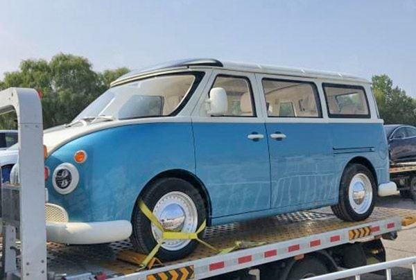 Cópia da Kombi surge na China com visual bizzaro e motor híbrido