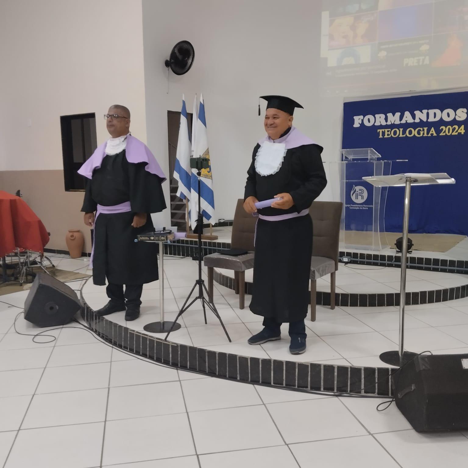 Solenidade de colação de grau de bacharel em Teologia marca a realização de um sonho do Pastor Terra, em Conceição da Barra, ES