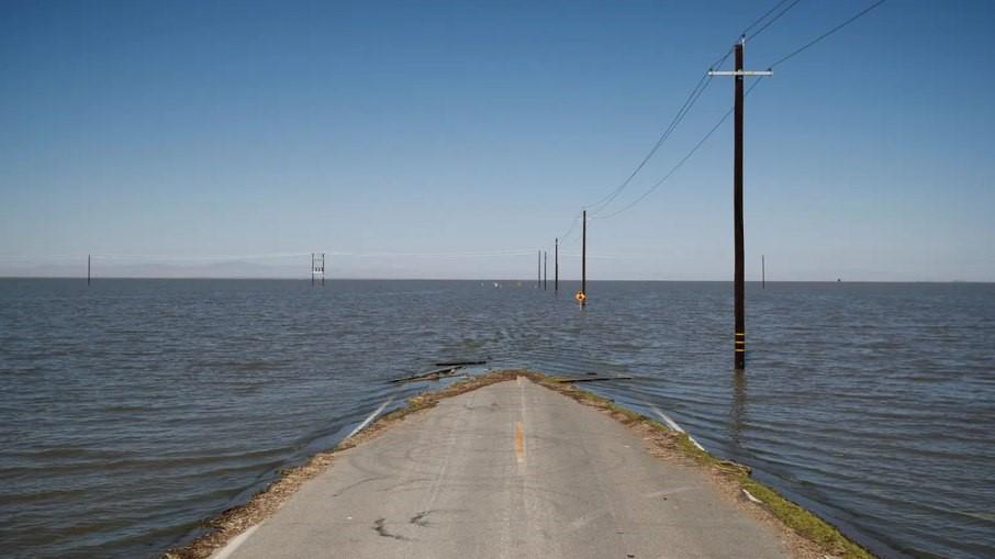 Lago ressurge 130 anos depois e inunda fazendas nos Estados Unidos