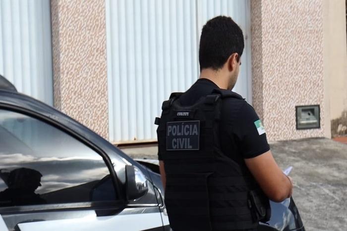 Polícia prende homem suspeito de matar e colar os olhos da própria mãe