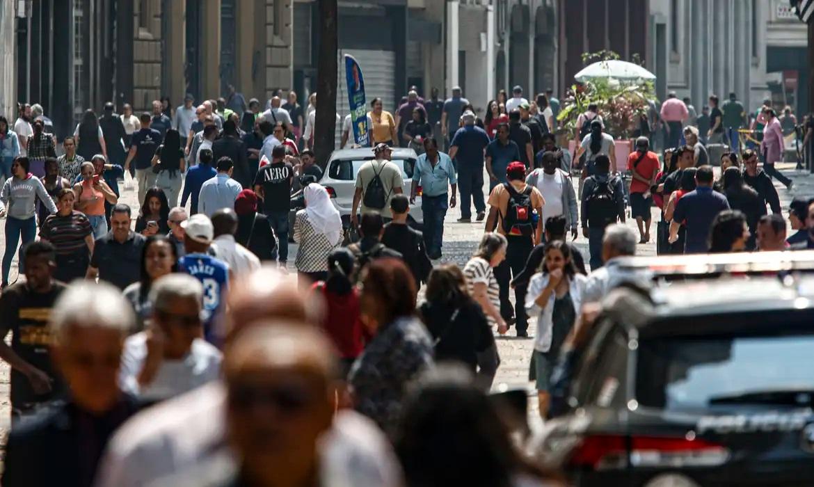 Brasil atinge menor nível de pobreza e extrema pobreza da série histórica do IBGE