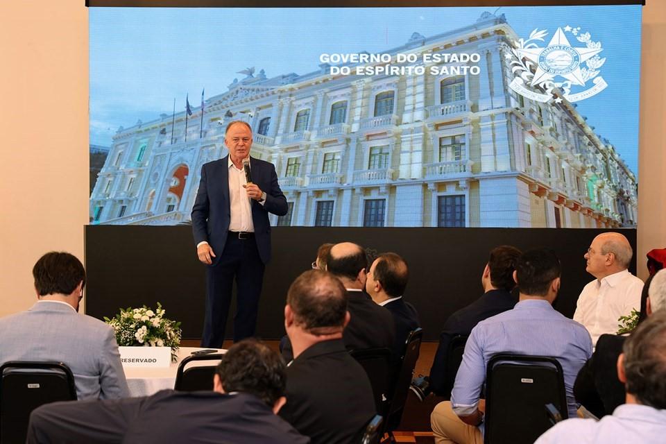 Casagrande recebe gestores municipais eleitos e reeleitos no Palácio Anchieta em Vitória, ES