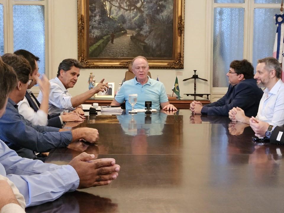Casagrande assina projeto de Lei para redução da carga tributária do Gás Natural Veicular no ES