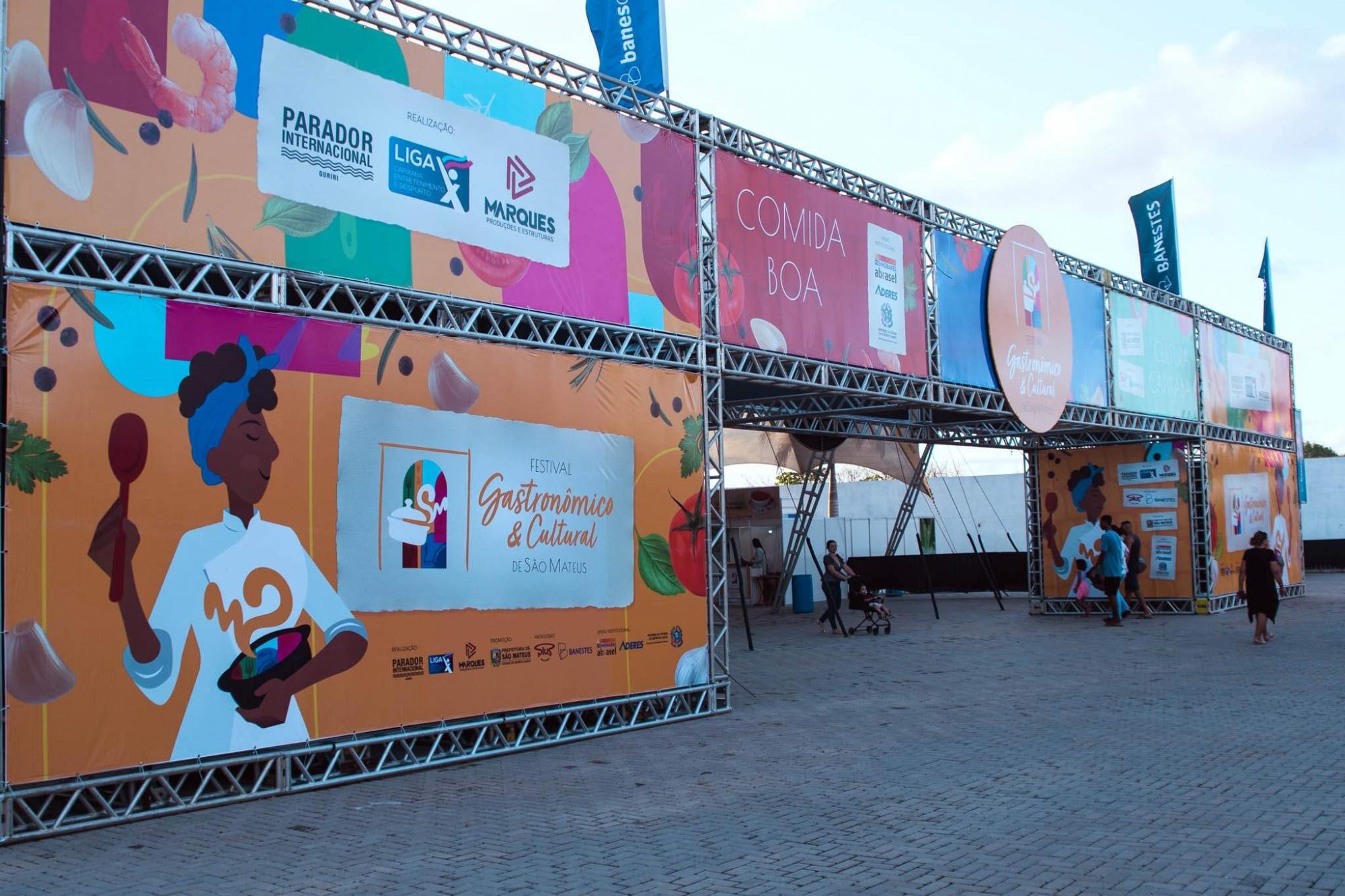 Festival gastronômico em Guriri, em São Mateus no ES, tem música e até voo de balão