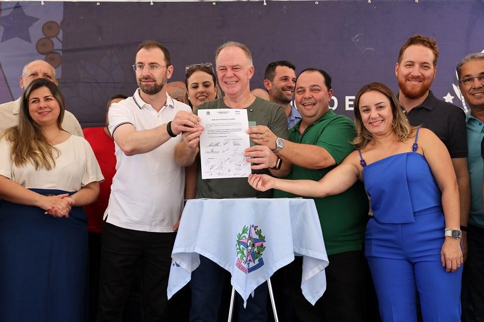 Governador do ES inaugura Praça São Pedro e anuncia novos investimentos em Anchieta