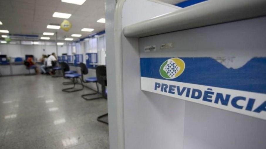 Adiamento de R$ 150 do INSS tem regras publicadas; veja como será