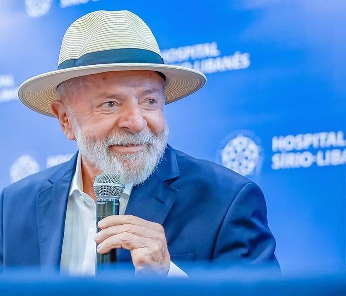 Lula se emociona após ter alta e diz que ficou “assustado”