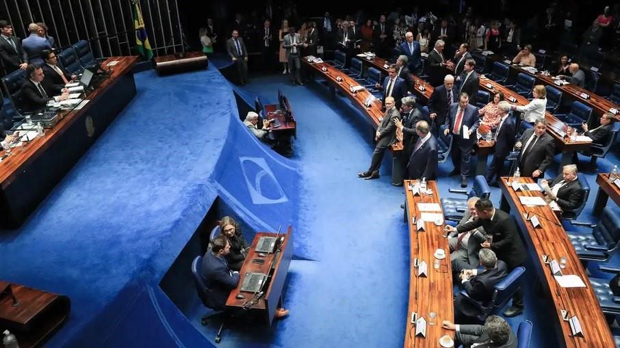 Senado mantém mudanças da Câmara e aprova projeto que limita crescimento do salário mínimo