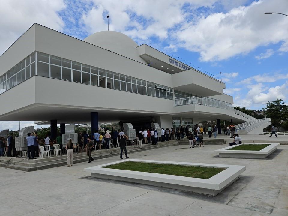 Casagrande inaugura Centro de Ciência e Tecnologia em Colatina e revitalização da ES-080, no ES
