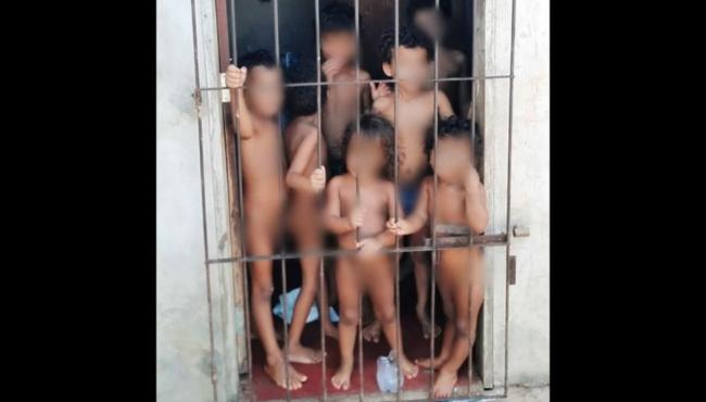 8 menores são abandonados com fome e presos em casa