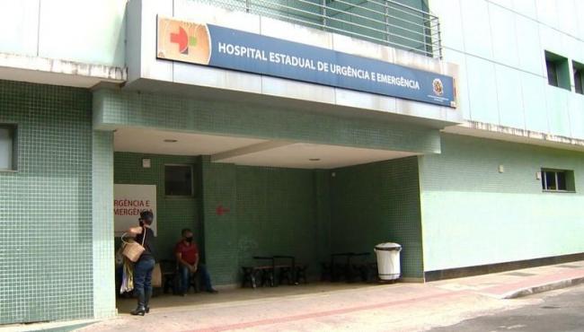 Adolescente é deixado morto em cadeira de rodas na porta de hospital