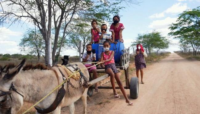 Agricultora percorre 10 km por dia para conseguir água no interior de Alagoas