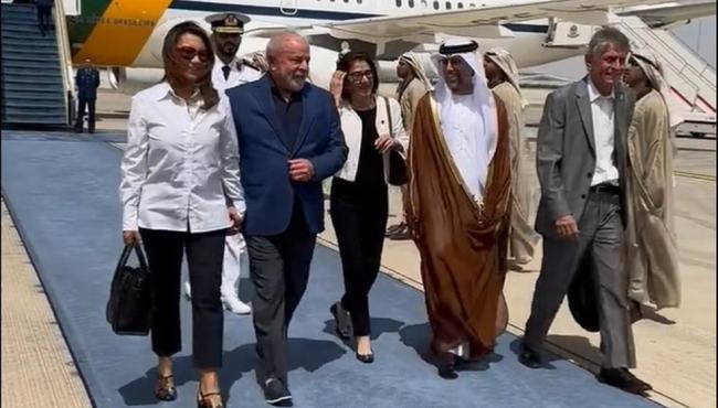 Após viagem à China, Lula chega aos Emirados Árabes