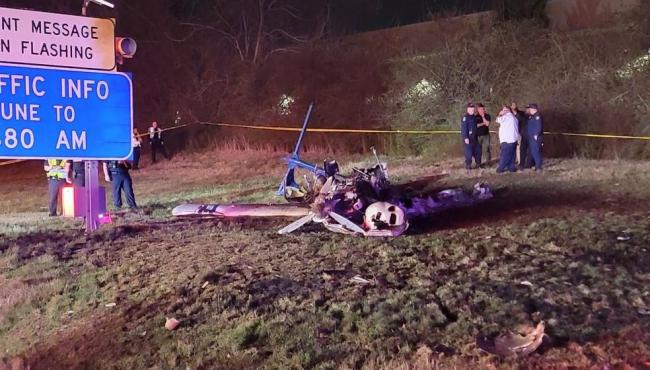 Avião cai ao lado de rodovia e deixa 5 mortos
