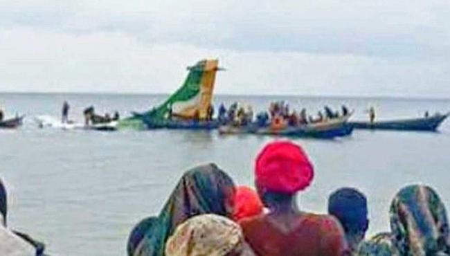 Avião com 43 pessoas a bordo cai em lago na Tanzânia