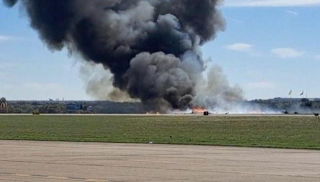 Aviões colidem e explodem durante voo em evento nos Estados Unidos