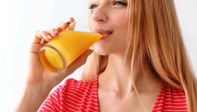 Beber suco de laranja aumenta risco de câncer de pele em 79%
