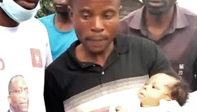 Bebês sobrevivem três dias boiando durante cheias no Congo: “Milagre”