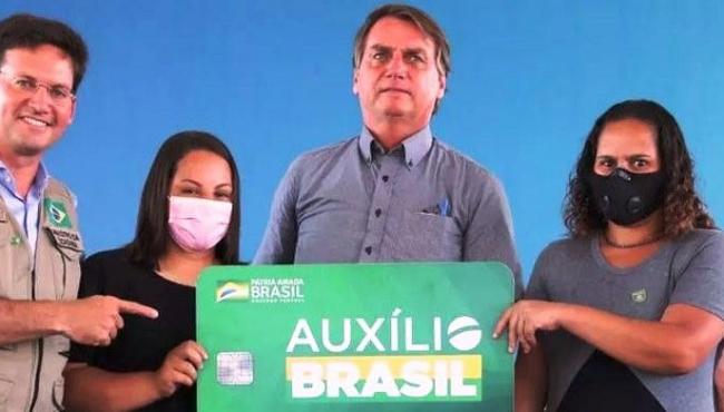Bolsonaro antecipa pagamento do calendário do Auxílio Brasil para 11 de outubro