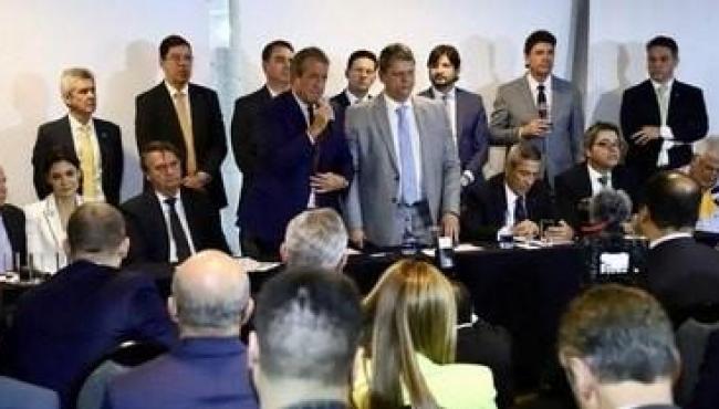 Bolsonaro diverge de Tarcísio e interrompe fala do governador de SP a favor da reforma tributária