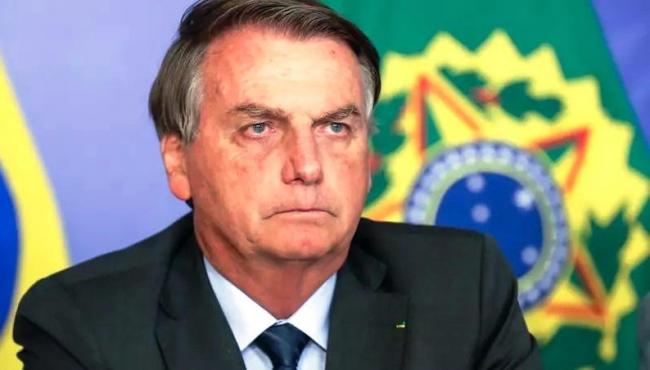 Bolsonaro diz que Barroso e Moraes extrapolam limites constitucionais e pedirá abertura de processo ao Senado
