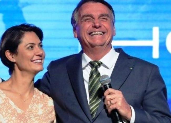 Bolsonaro pretende manter privatizações e Auxílio Brasil