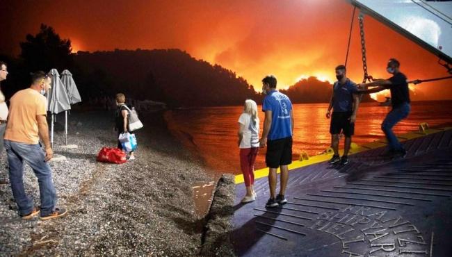 Bombeiro grego é morto e 20 pessoas ficam feridas em incêndios fora de controle