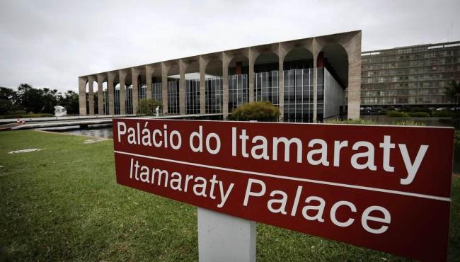 Brasil negocia para importar vacinas contra Covid-19 excedentes nos EUA, diz Itamaraty