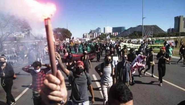 Brasil vive novo domingo de protestos a favor e contra o governo
