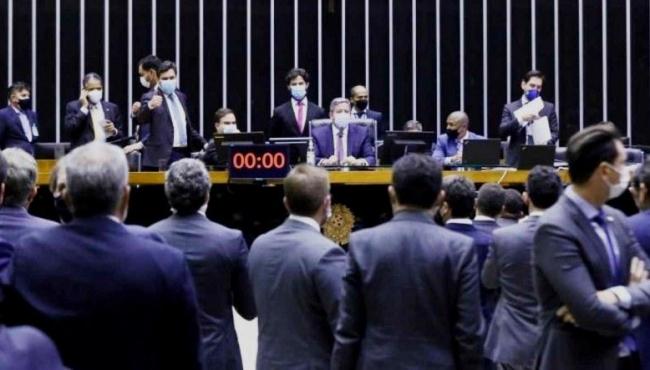 Câmara aprova em primeiro turno, PEC que resgata coligações e rejeita ‘distritão’