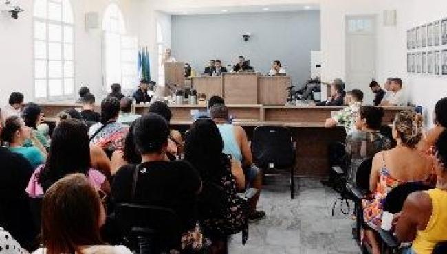 Câmara aprova por 7 a 4, polêmico processo seletivo para a assistência social, em São Mateus, ES,