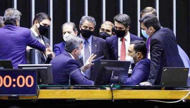 Câmara aprova projeto que privatiza Correios: Texto irá para análise do Senado