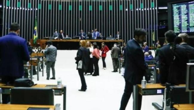 Câmara dos deputados discute projeto que muda nome do Auxílio Brasil e prevê R$ 600
