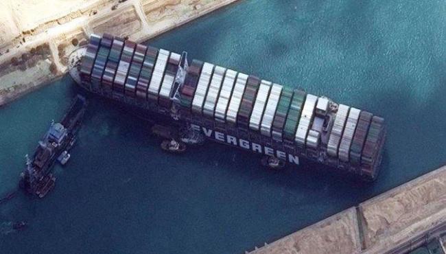 Canal de Suez pode ser liberado no início da semana